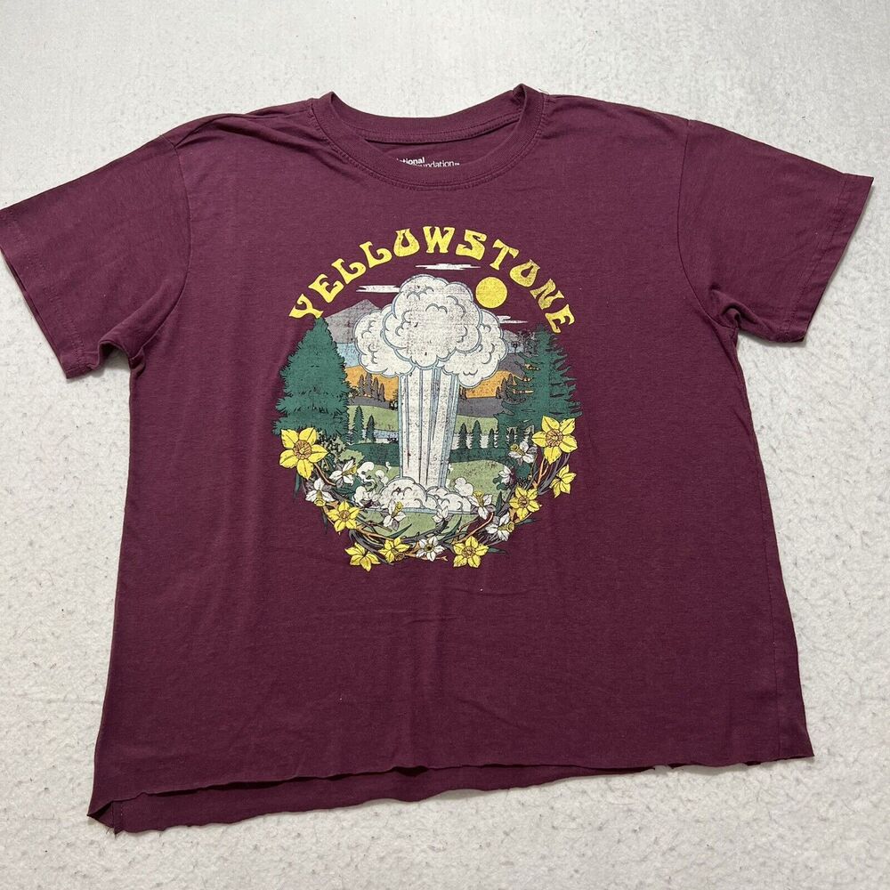 National Park Foundation Yellowstone Women's Small Short Sleeve Graphic T Shirt